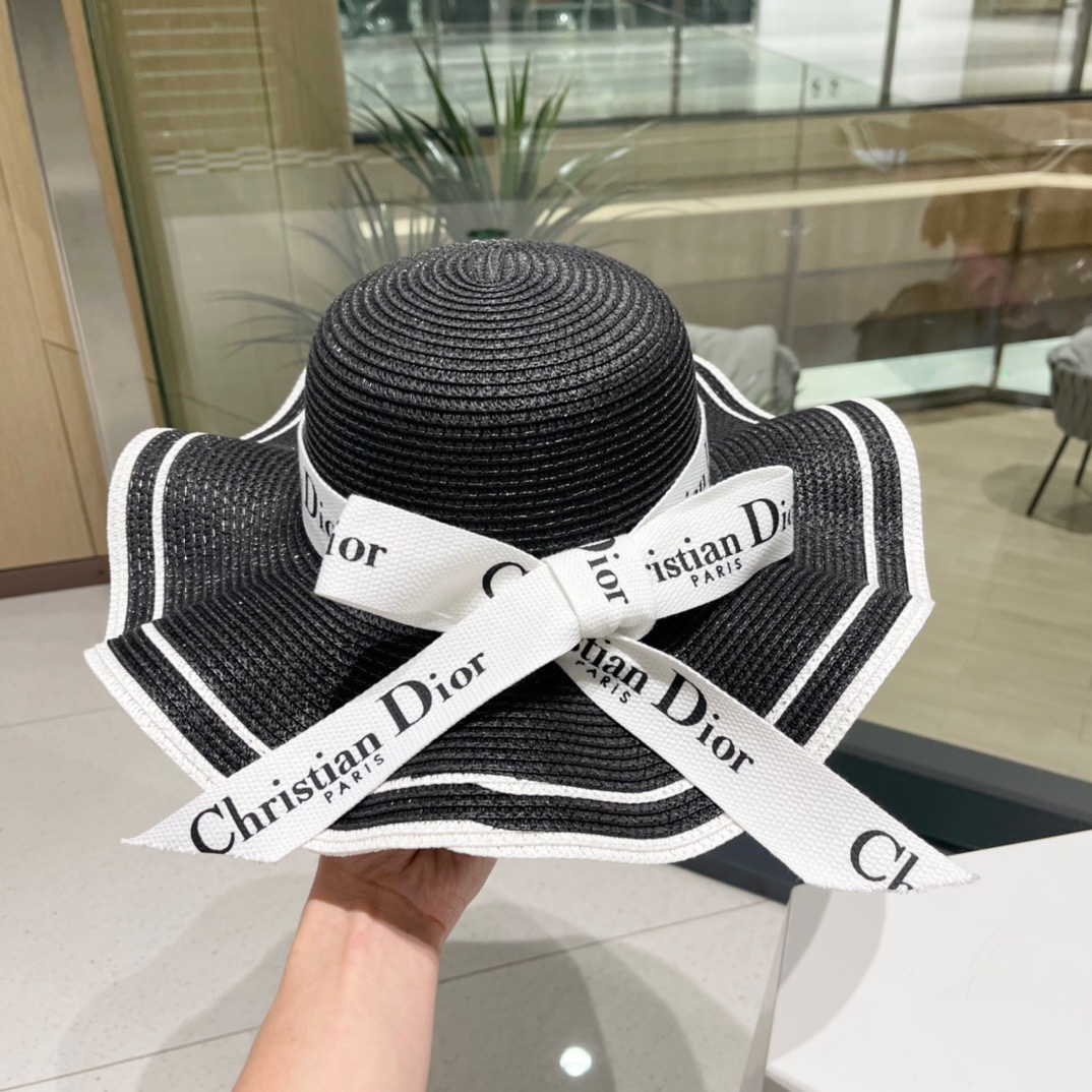   Celine赛琳夏季新款草帽，遮阳太阳帽，沙滩帽，百褶款太阳帽，头围57cm