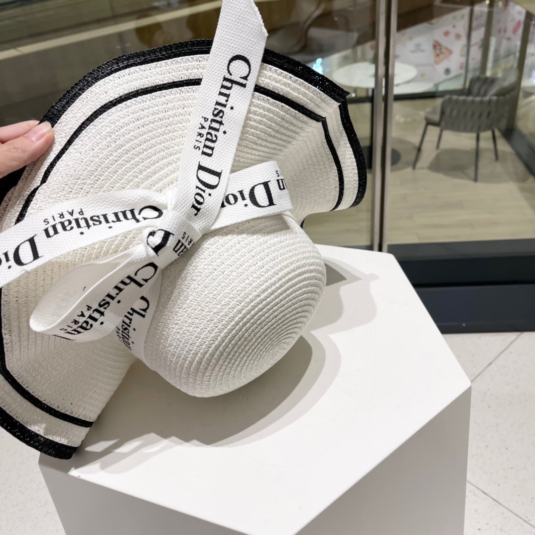   Celine赛琳夏季新款草帽，遮阳太阳帽，沙滩帽，百褶款太阳帽，头围57cm