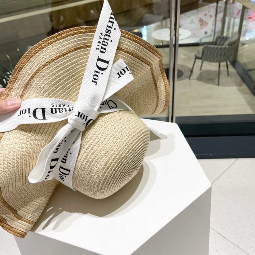   Celine赛琳夏季新款草帽，遮阳太阳帽，沙滩帽，百褶款太阳帽，头围57cm