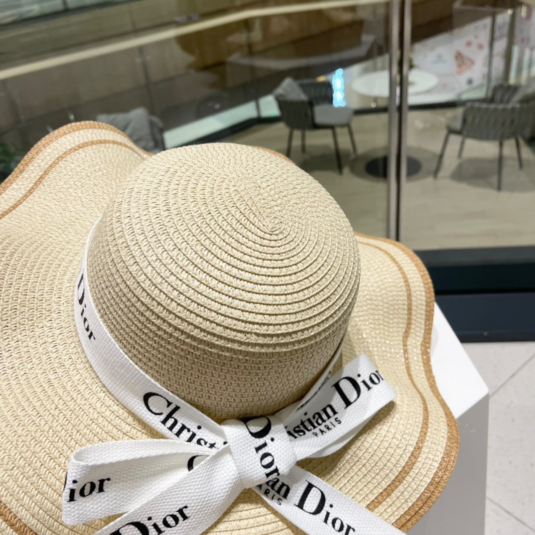   Celine赛琳夏季新款草帽，遮阳太阳帽，沙滩帽，百褶款太阳帽，头围57cm