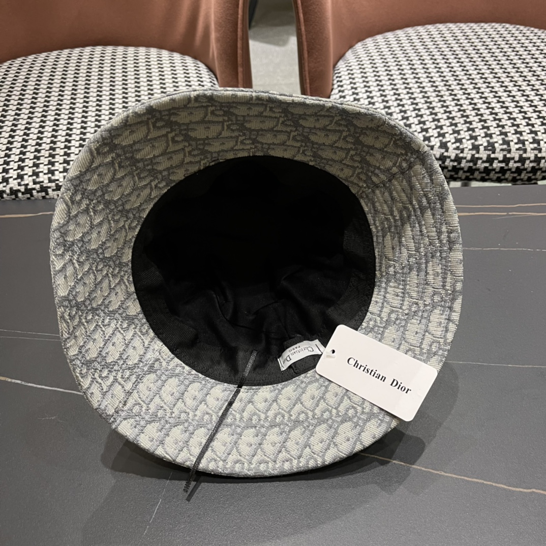 迪奥Dior😍官网最新迪奥logo渔夫帽，防晒指数超高，可随意折叠，携带方便🤗