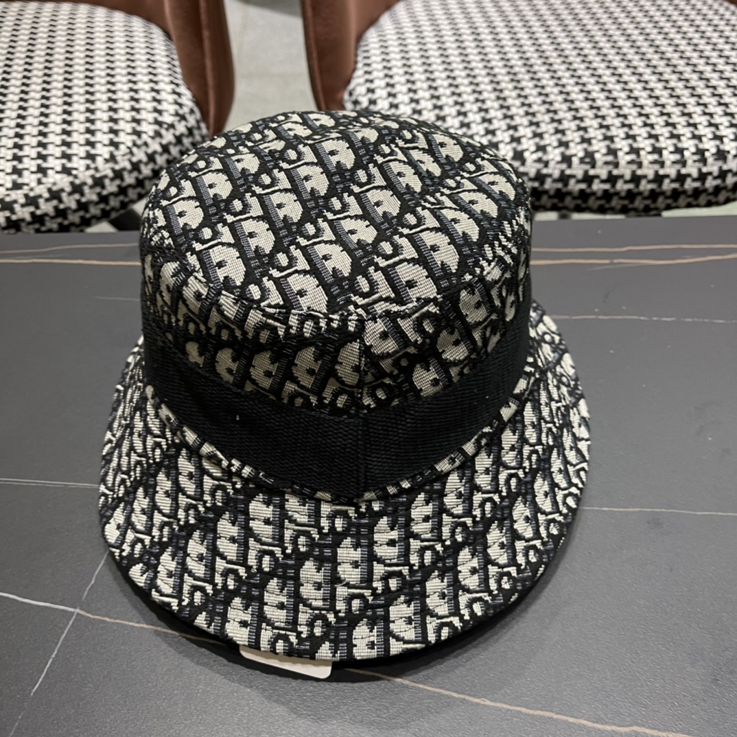 迪奥Dior😍官网最新迪奥logo渔夫帽，防晒指数超高，可随意折叠，携带方便🤗