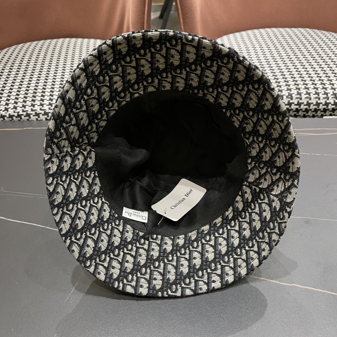 迪奥Dior😍官网最新迪奥logo渔夫帽，防晒指数超高，可随意折叠，携带方便🤗