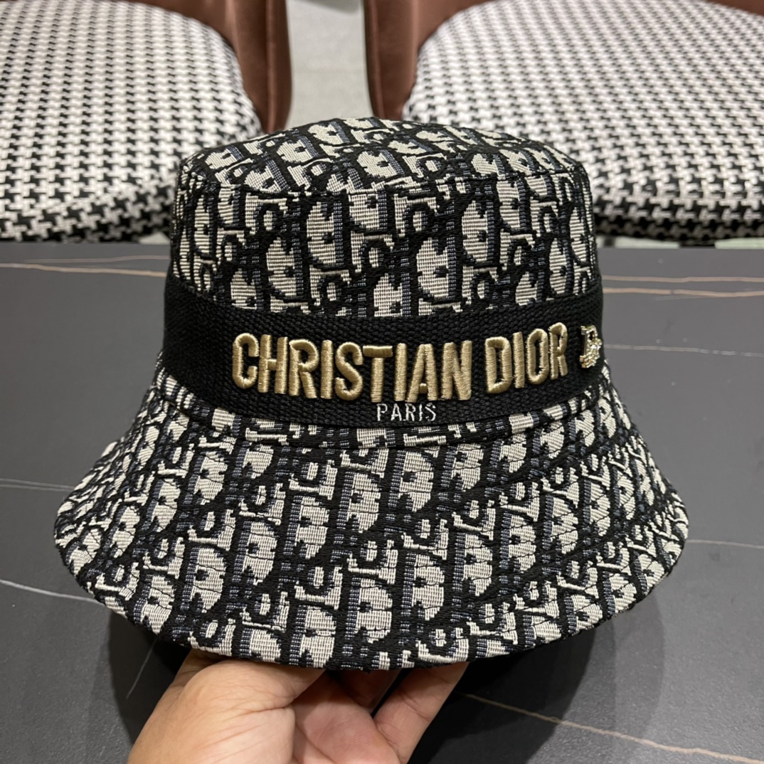 迪奥Dior😍官网最新迪奥logo渔夫帽，防晒指数超高，可随意折叠，携带方便🤗