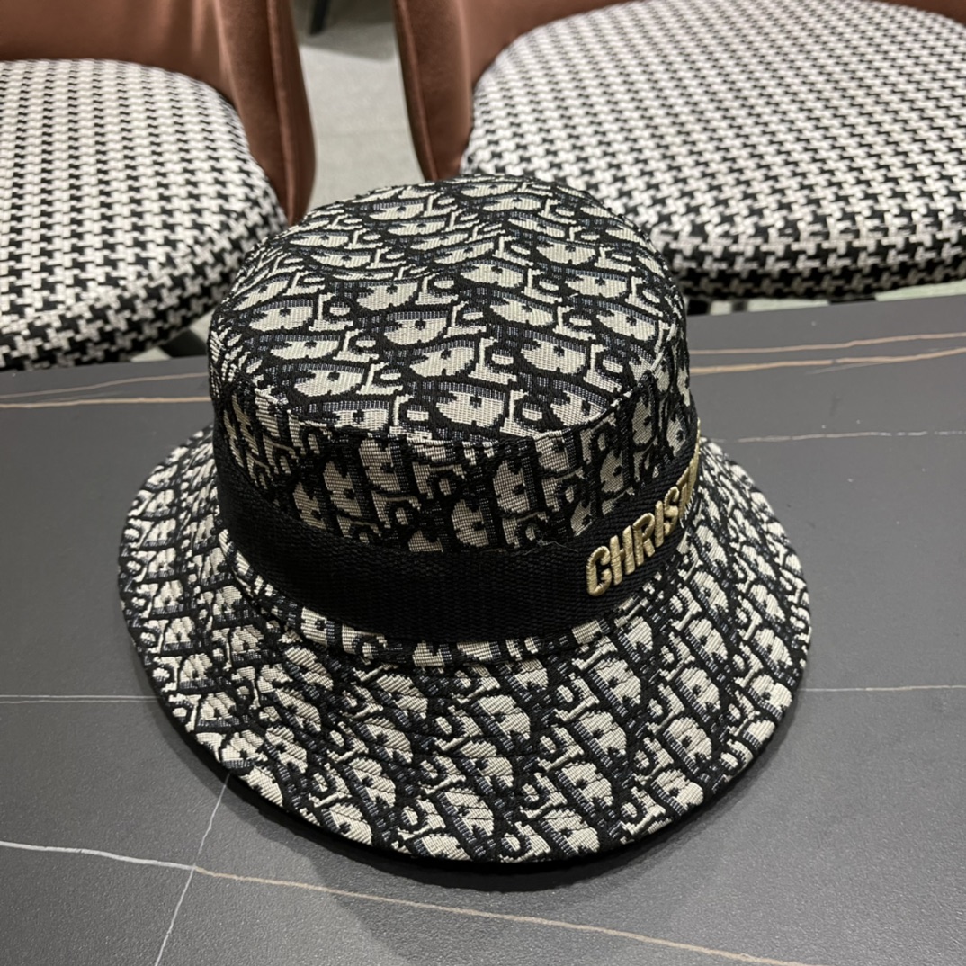 迪奥Dior😍官网最新迪奥logo渔夫帽，防晒指数超高，可随意折叠，携带方便🤗