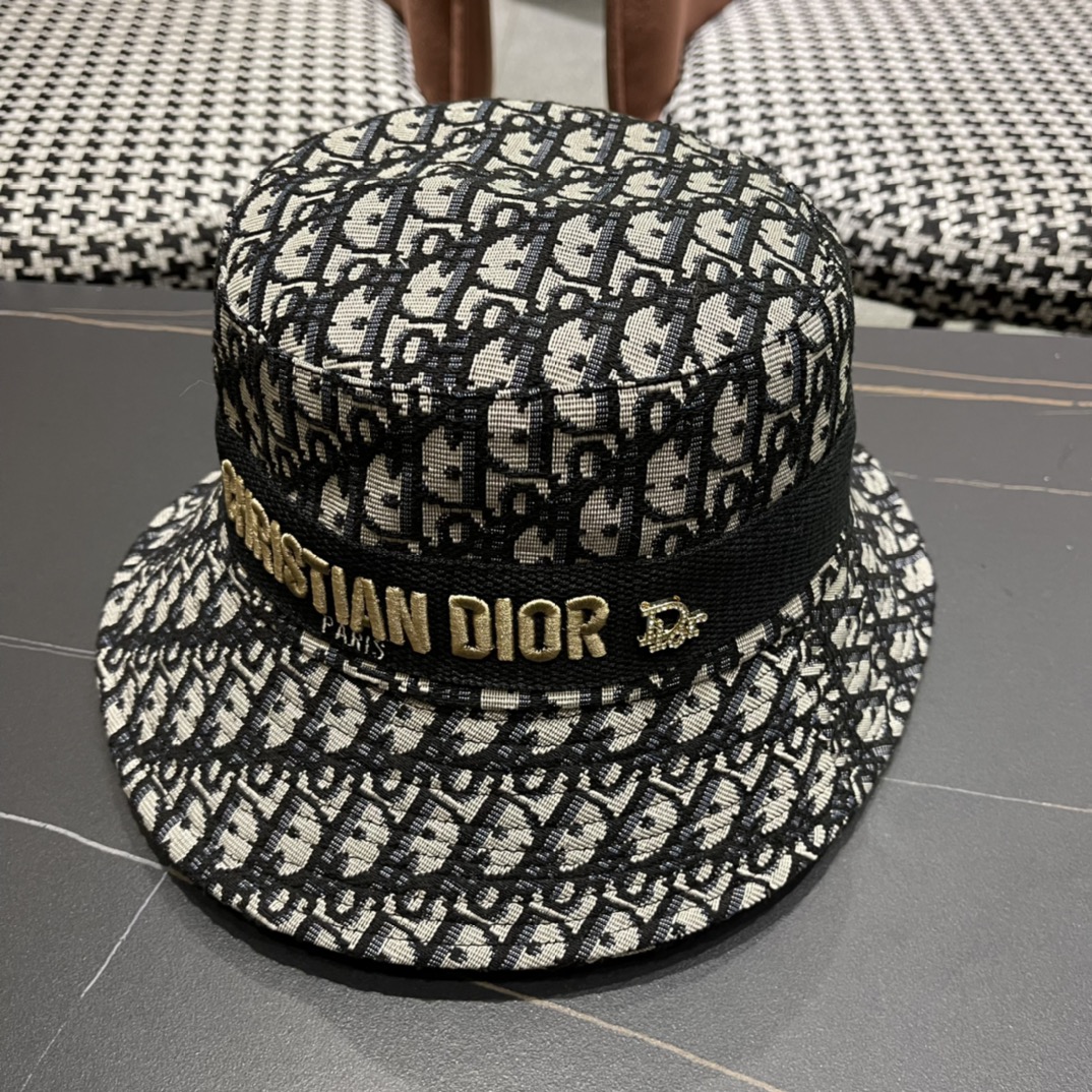 迪奥Dior😍官网最新迪奥logo渔夫帽，防晒指数超高，可随意折叠，携带方便🤗