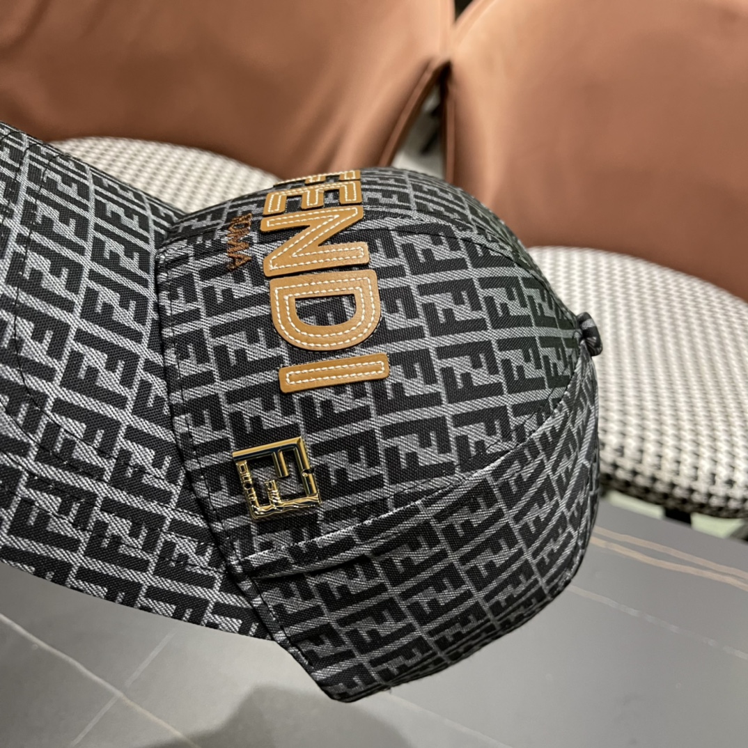  新款出货，Fendi（芬迪）新款原单棒球帽，专柜常年热卖款，口碑极佳，11开模订制轻盈透气！质量超赞，