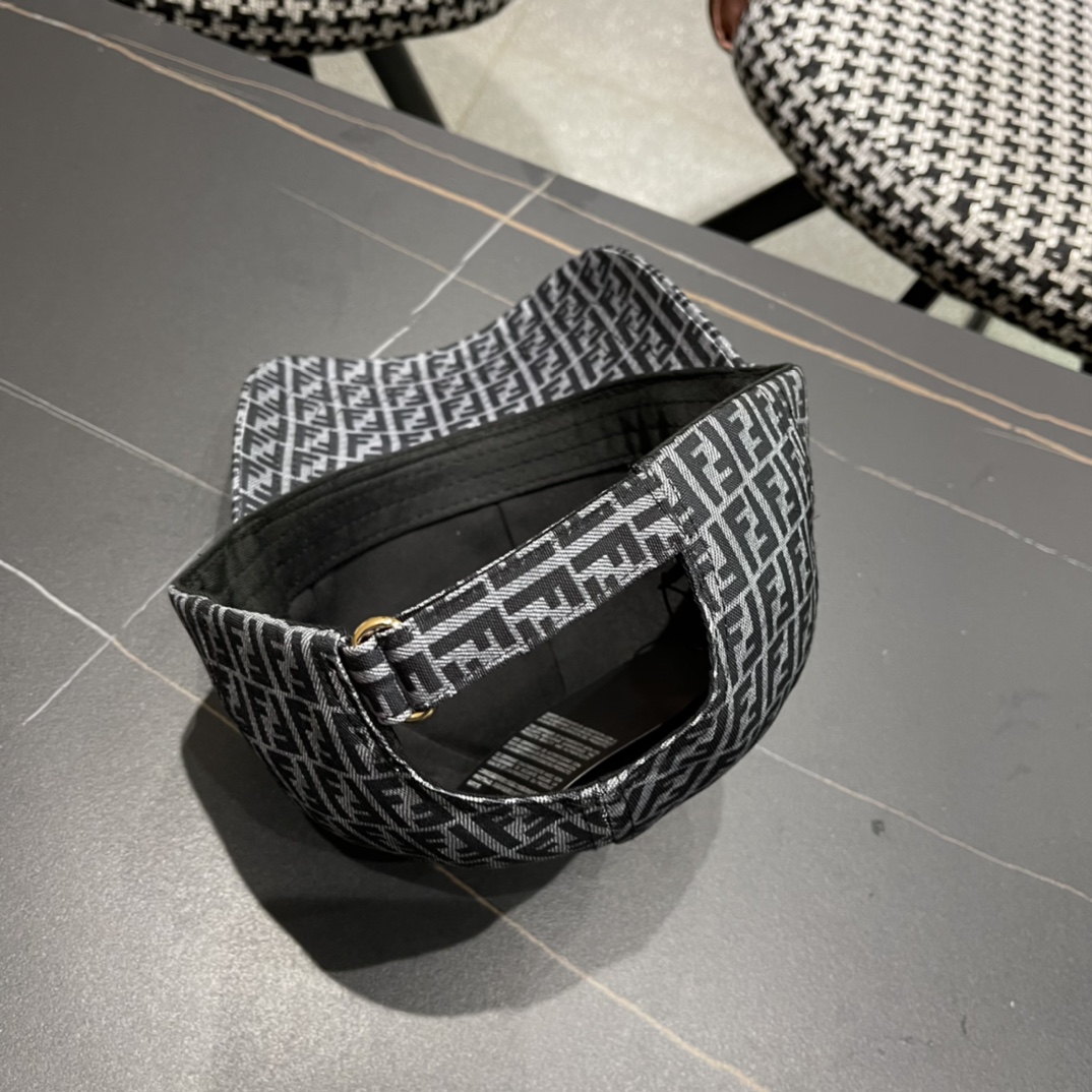  新款出货，Fendi（芬迪）新款原单棒球帽，专柜常年热卖款，口碑极佳，11开模订制轻盈透气！质量超赞，