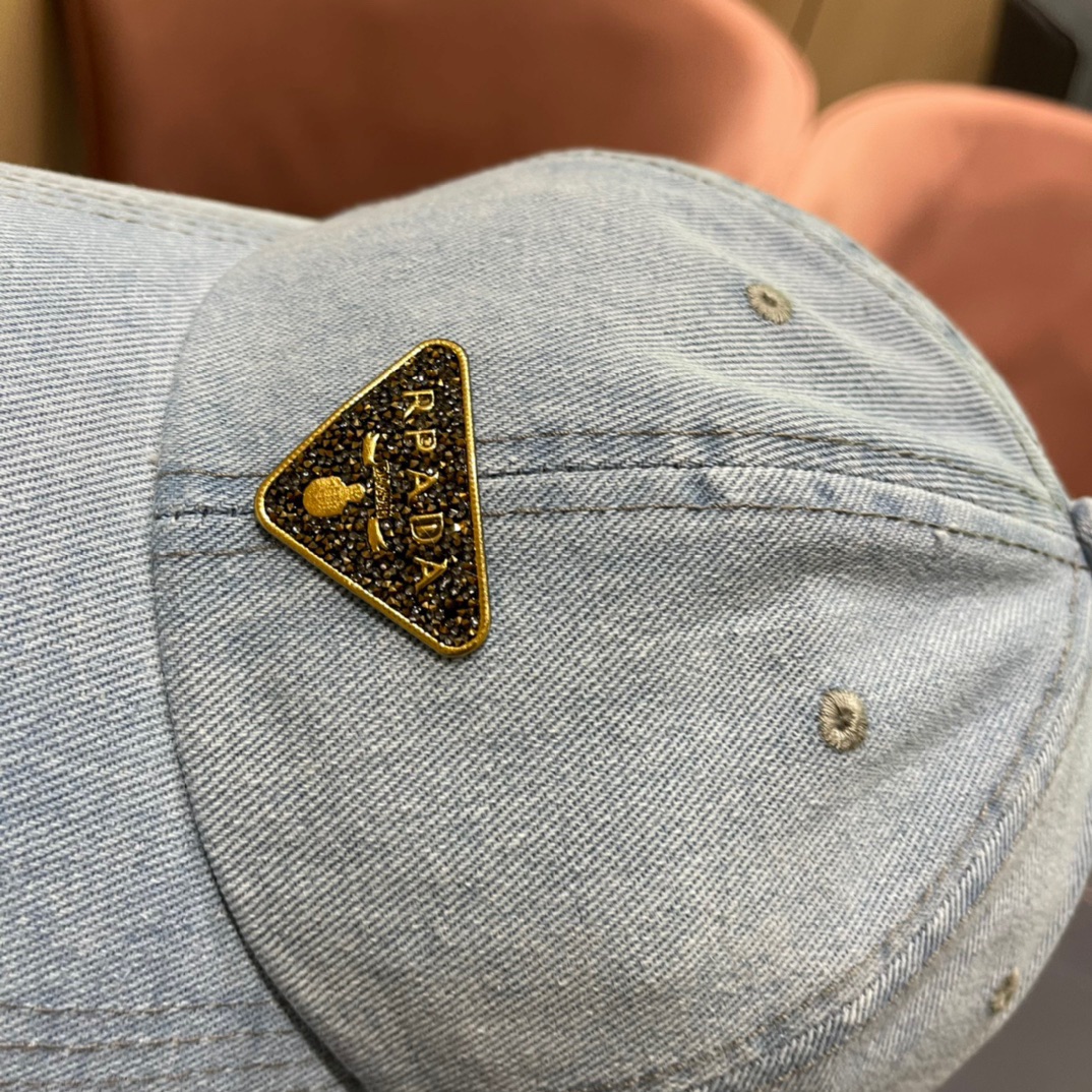 普拉达Prada 2024新款经典三角标牛仔棒球帽🧢日常刚需 颜色完美 帽型正点 简直谁戴都好看🧐质量