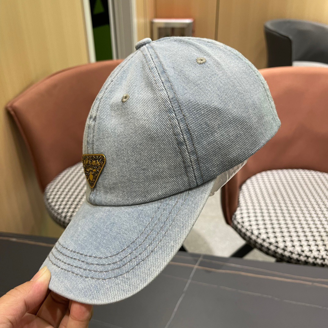  普拉达Prada 2024新款经典三角标牛仔棒球帽🧢日常刚需 颜色完美 帽型正点 简直谁戴都好看🧐质量