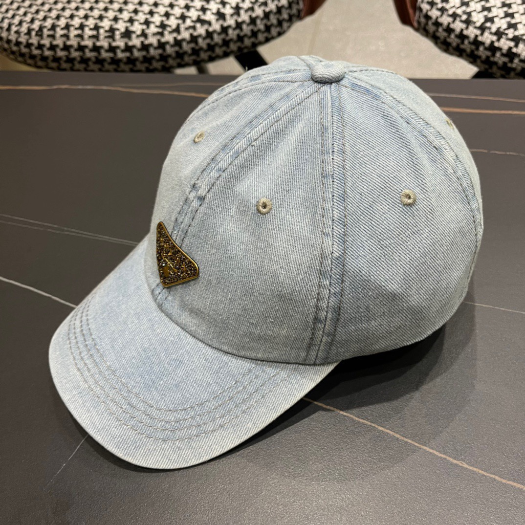  普拉达Prada 2024新款经典三角标牛仔棒球帽🧢日常刚需 颜色完美 帽型正点 简直谁戴都好看🧐质量
