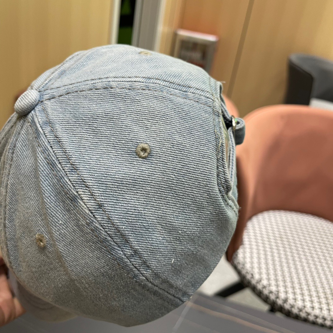 普拉达Prada 2024新款经典三角标牛仔棒球帽🧢日常刚需 颜色完美 帽型正点 简直谁戴都好看🧐质量