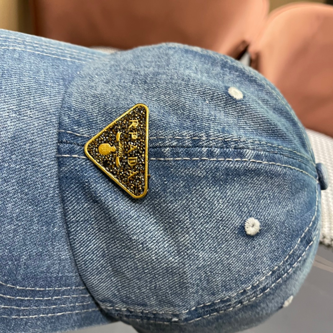  普拉达Prada 2024新款经典三角标牛仔棒球帽🧢日常刚需 颜色完美 帽型正点 简直谁戴都好看🧐质量