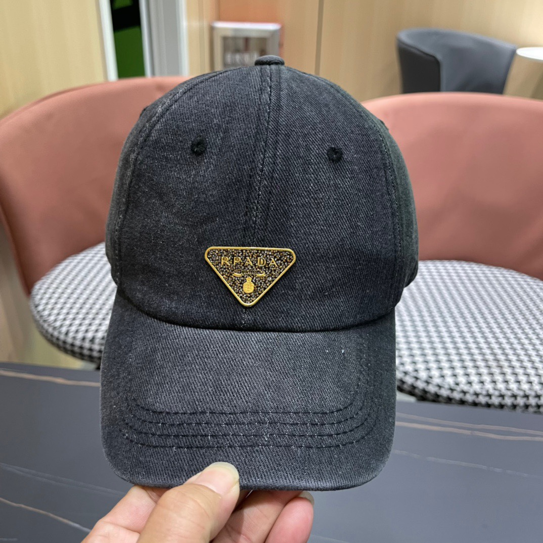  普拉达Prada 2024新款经典三角标牛仔棒球帽🧢日常刚需 颜色完美 帽型正点 简直谁戴都好看🧐质量