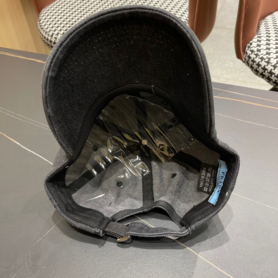  普拉达Prada 2024新款经典三角标牛仔棒球帽🧢日常刚需 颜色完美 帽型正点 简直谁戴都好看🧐质量