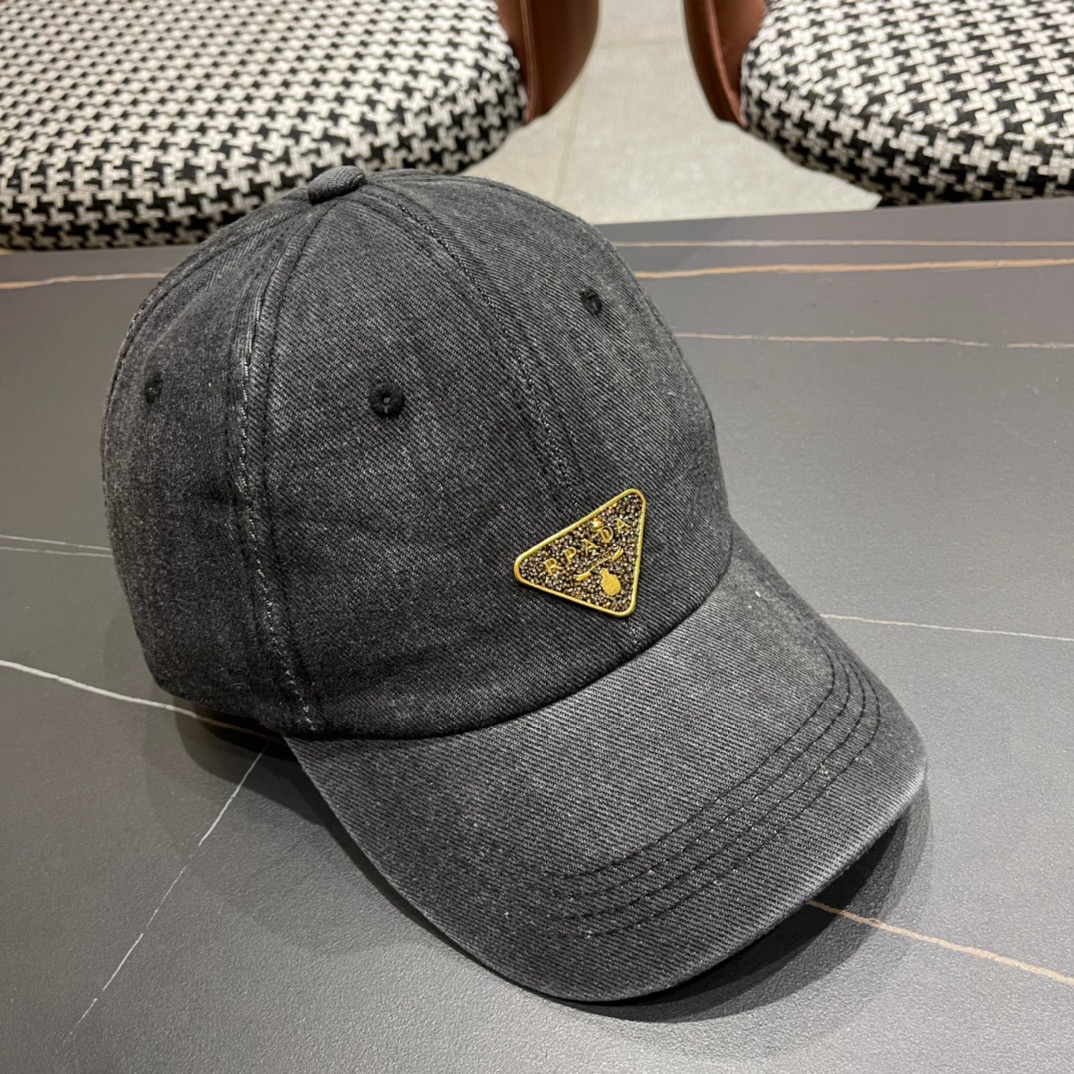  普拉达Prada 2024新款经典三角标牛仔棒球帽🧢日常刚需 颜色完美 帽型正点 简直谁戴都好看🧐质量