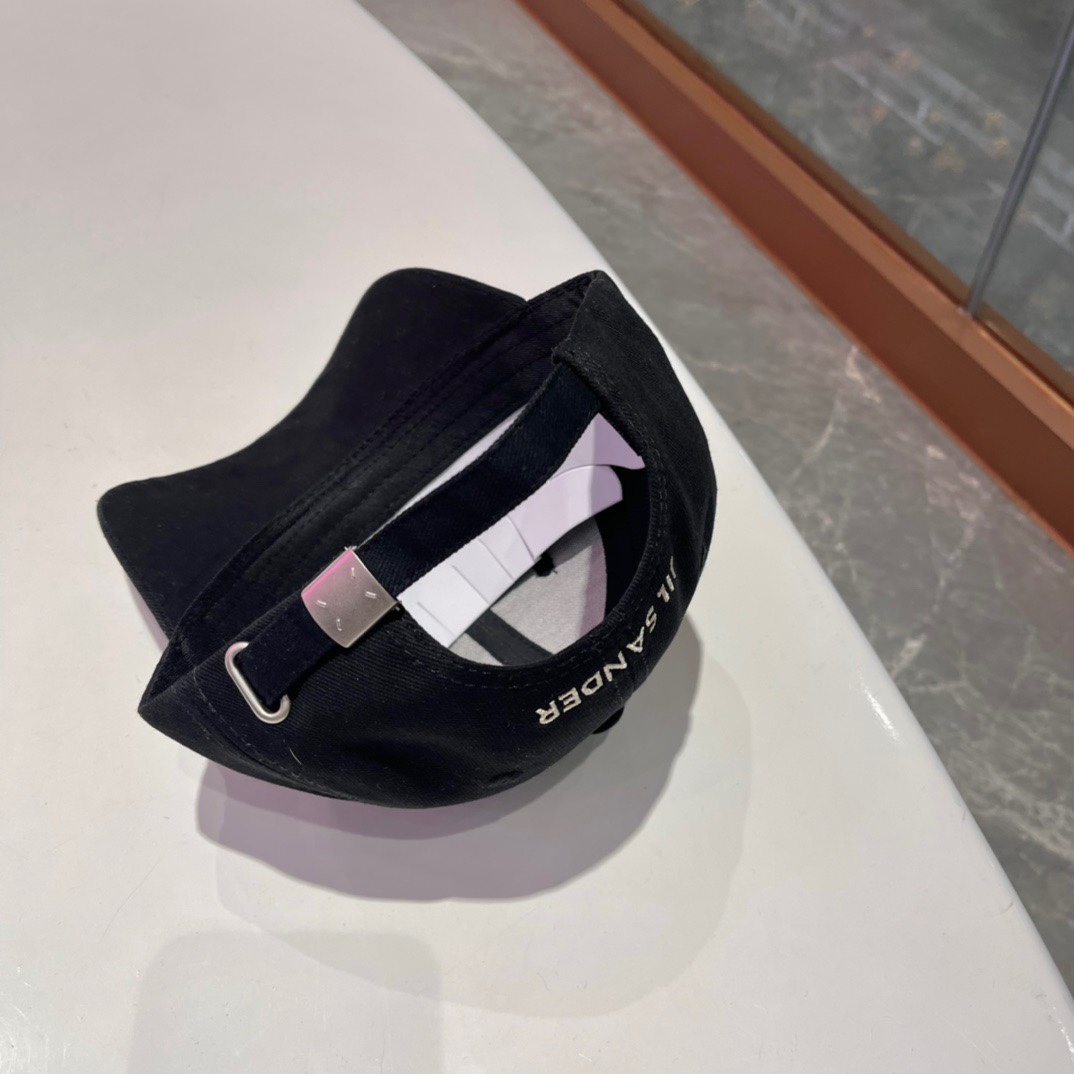  【CELINE赛琳】春夏款新款简约棒球帽，新款出货，大牌款超好搭配，赶紧入手！