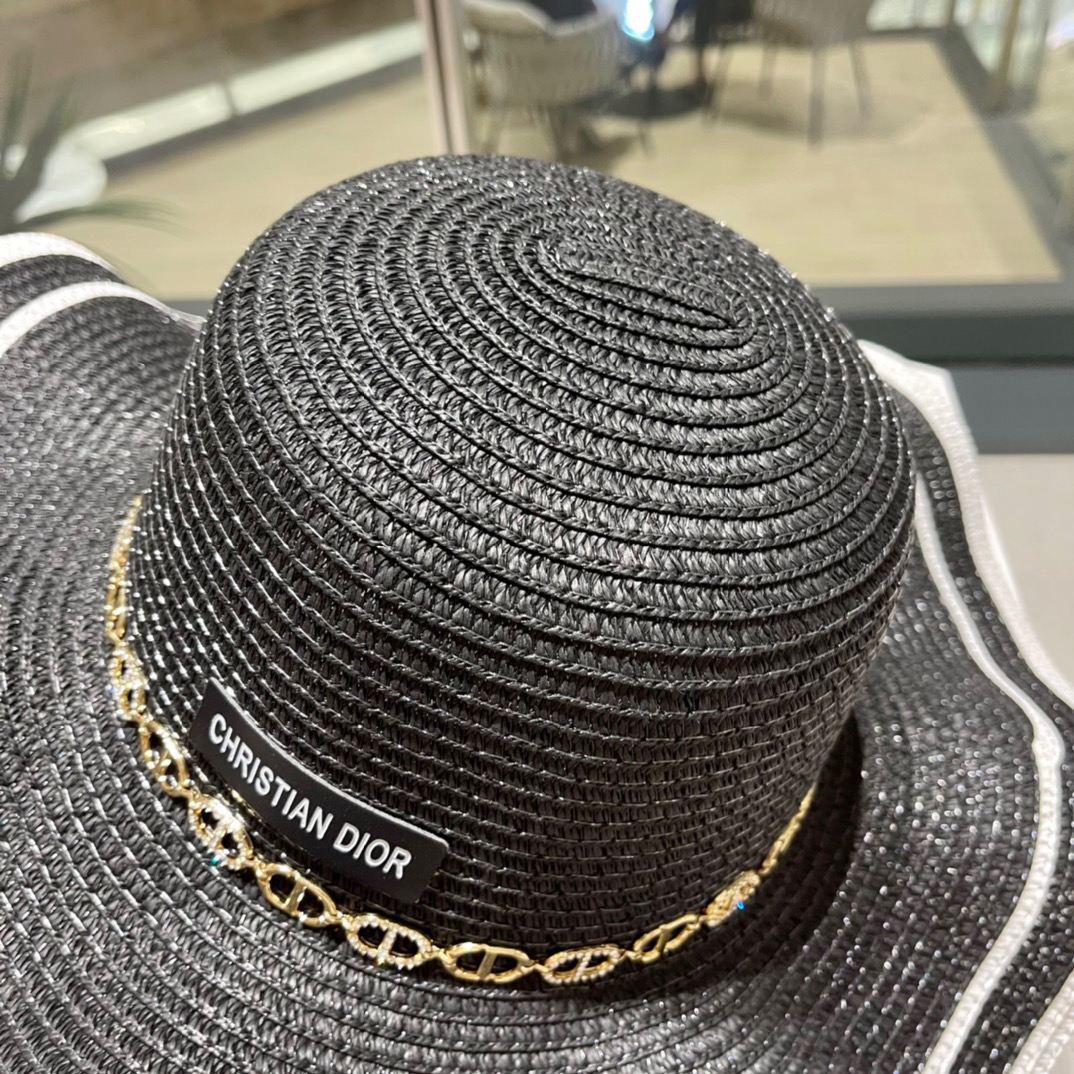 【DIOR迪奥】新款链条CD字母草编遮阳草帽盆帽🤩沙滩风，简约大方，百搭单品～出街首选，新款帽型超美腻，