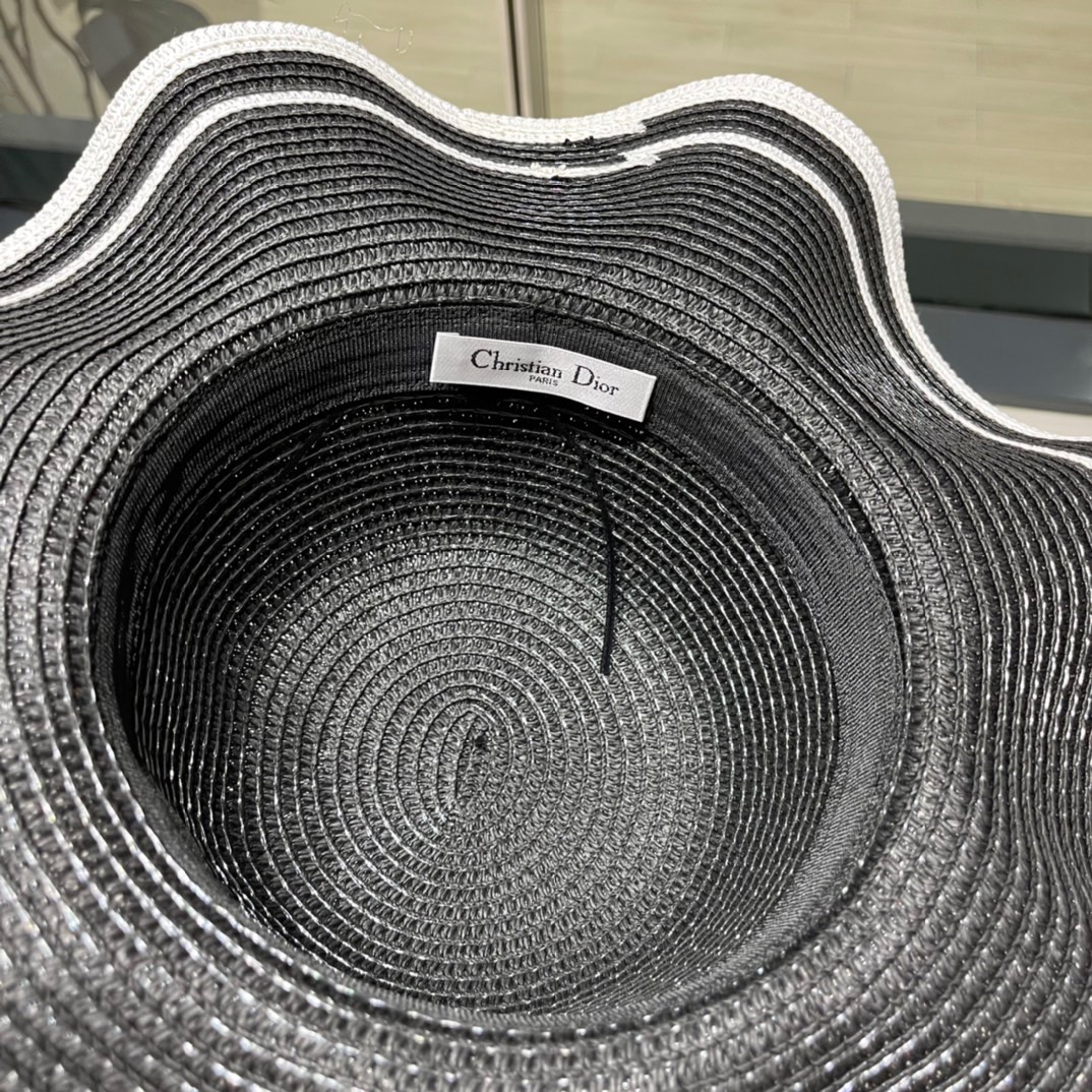 【DIOR迪奥】新款链条CD字母草编遮阳草帽盆帽🤩沙滩风，简约大方，百搭单品～出街首选，新款帽型超美腻，