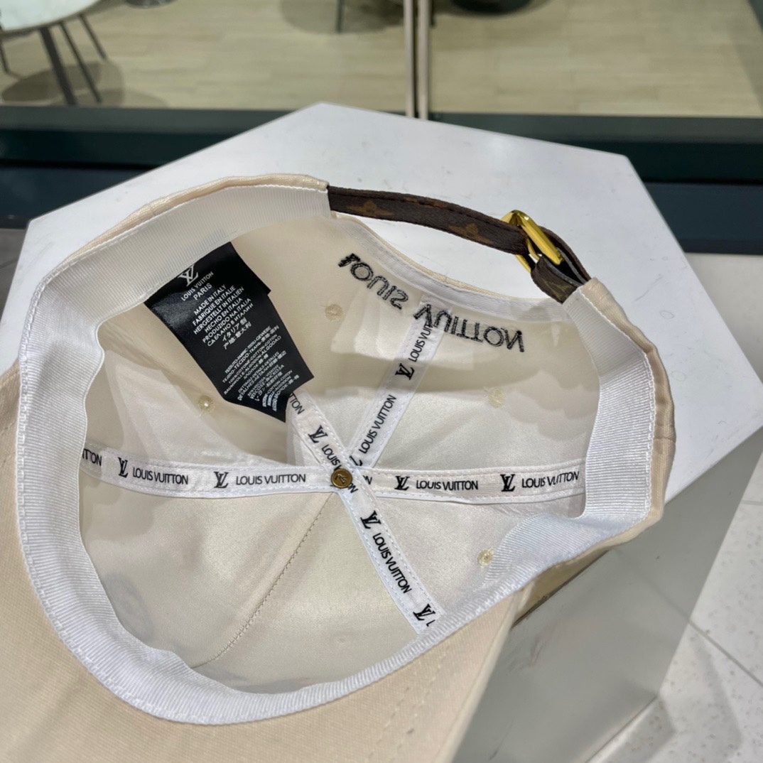 【LV】新款专柜同步棒球帽，专柜同步出货，大牌款超好搭配，赶紧入手！