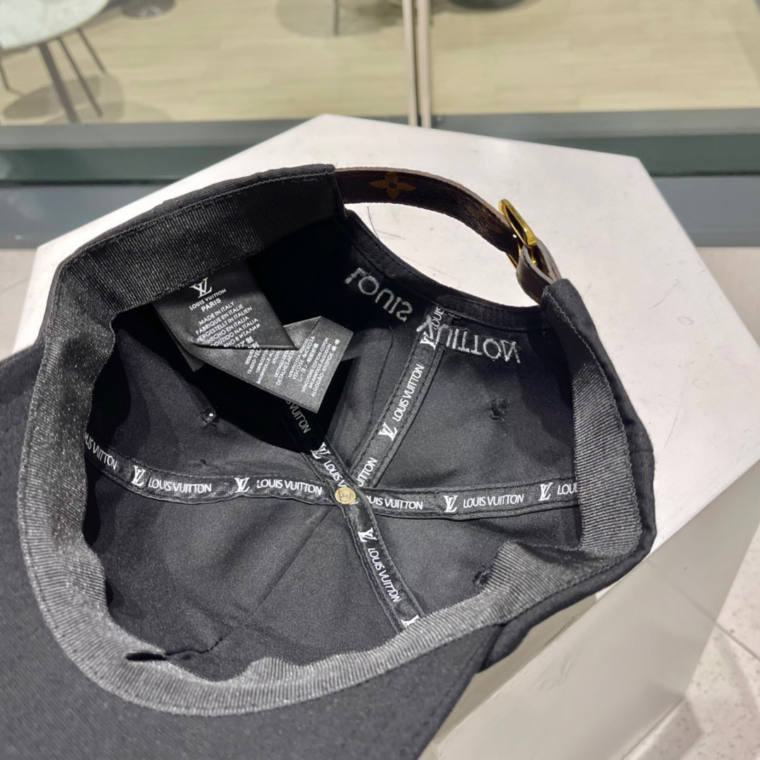 【LV】新款专柜同步棒球帽，专柜同步出货，大牌款超好搭配，赶紧入手！