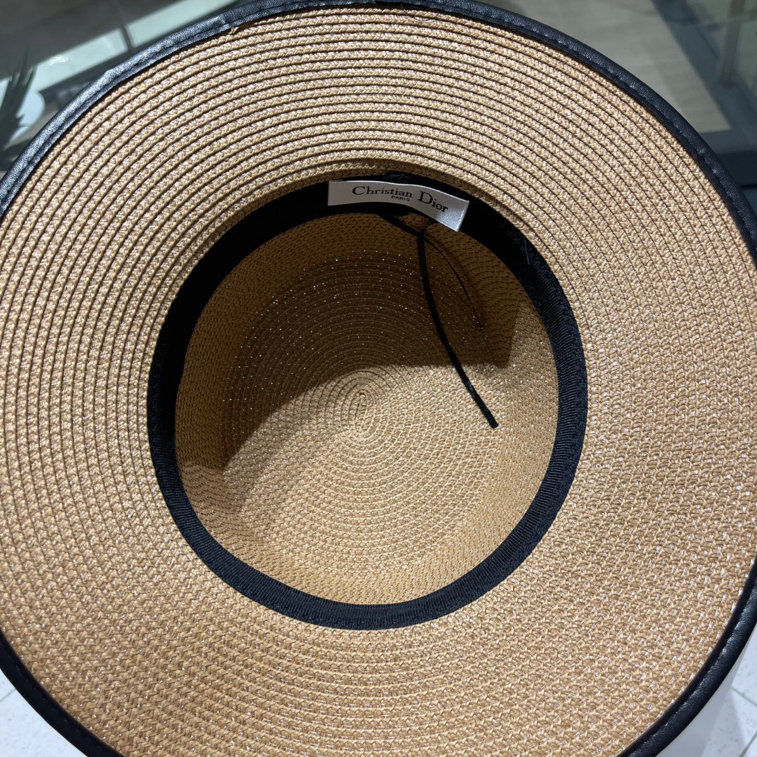 【DIOR迪奥】新款草编平顶遮阳草帽盆帽🤩沙滩风，简约大方，百搭单品～出街首选，新款帽型超美腻，新品上架
