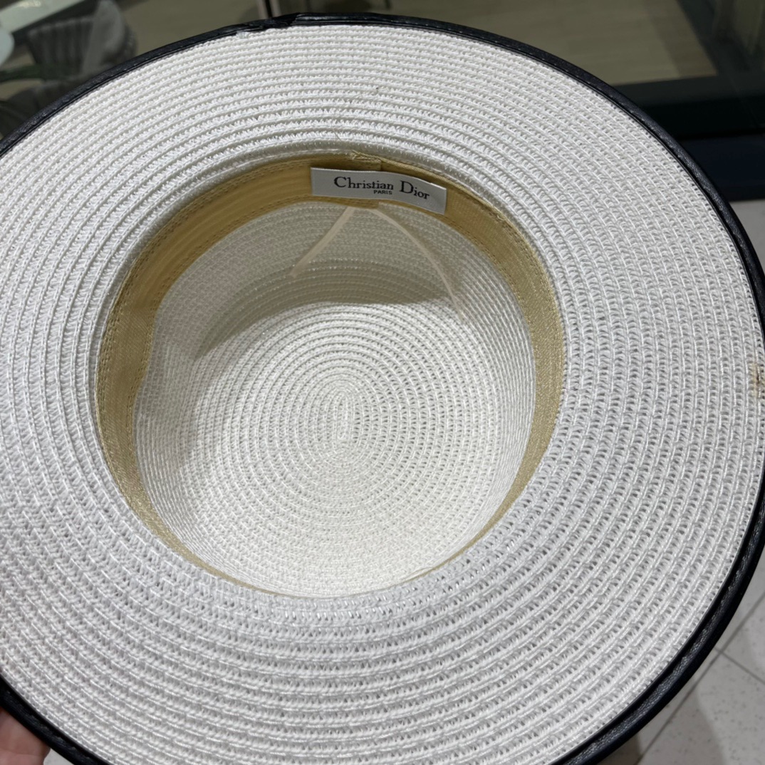 【DIOR迪奥】新款草编平顶遮阳草帽盆帽🤩沙滩风，简约大方，百搭单品～出街首选，新款帽型超美腻，新品上架