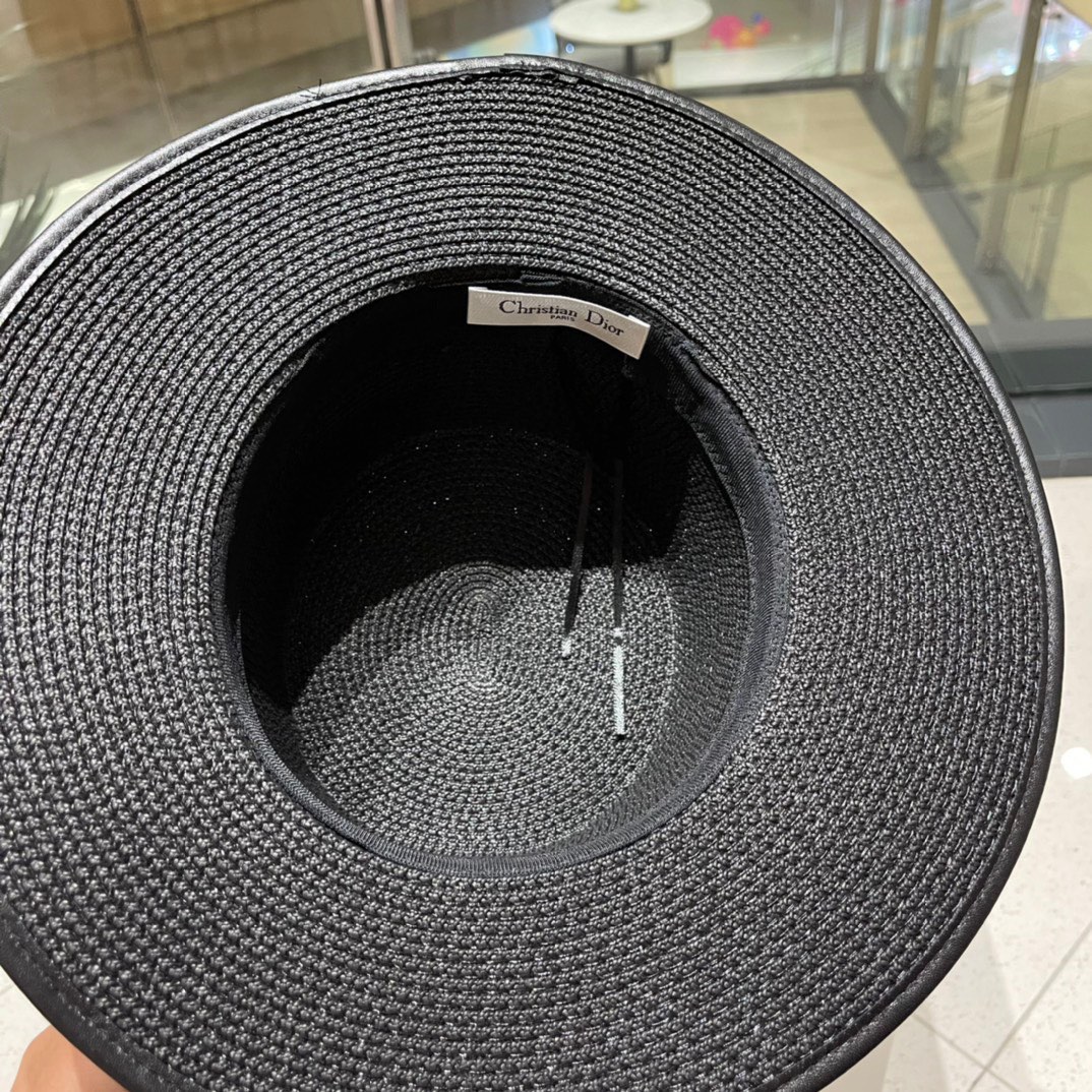 【DIOR迪奥】新款草编平顶遮阳草帽盆帽🤩沙滩风，简约大方，百搭单品～出街首选，新款帽型超美腻，新品上架