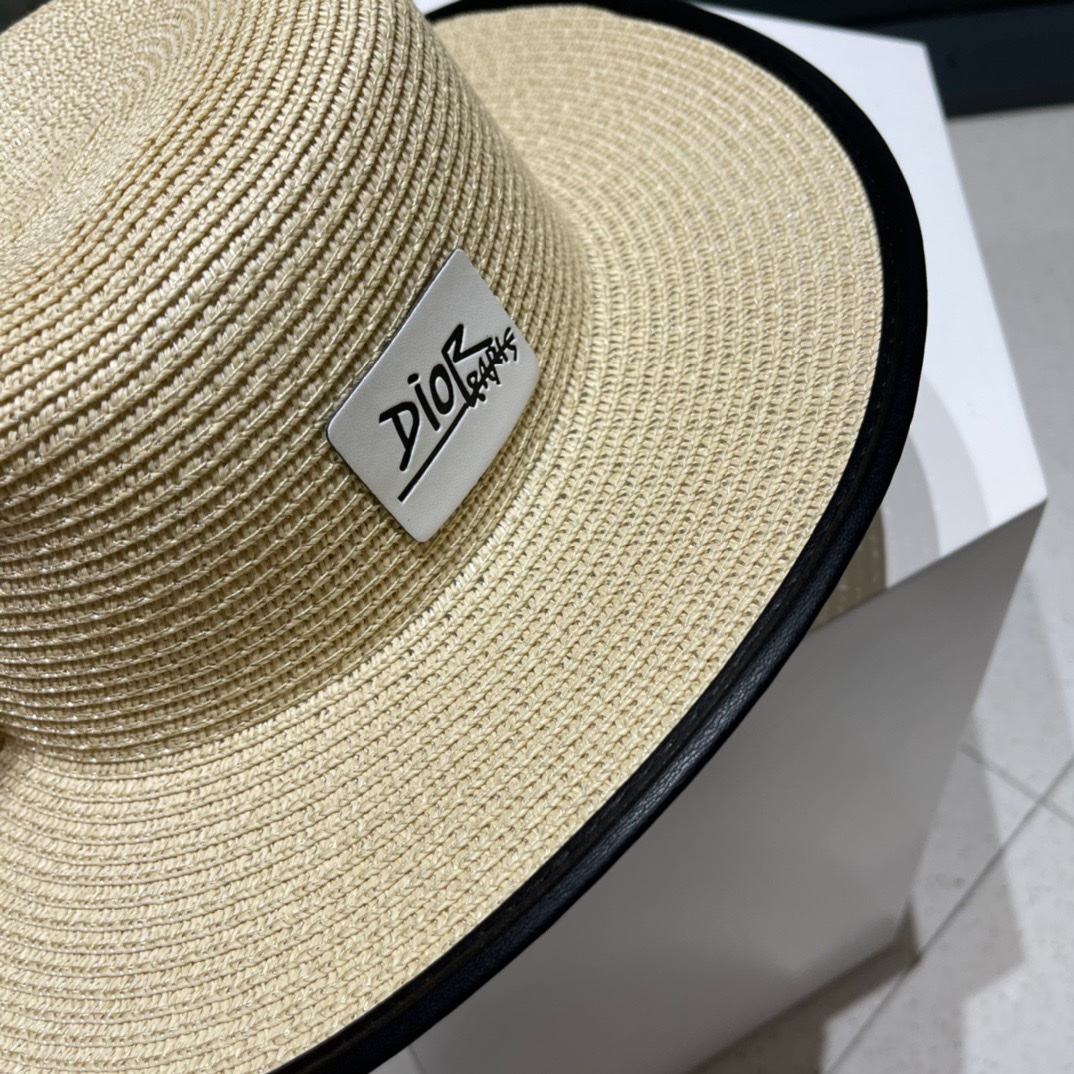 【DIOR迪奥】新款草编平顶遮阳草帽盆帽🤩沙滩风，简约大方，百搭单品～出街首选，新款帽型超美腻，新品上架