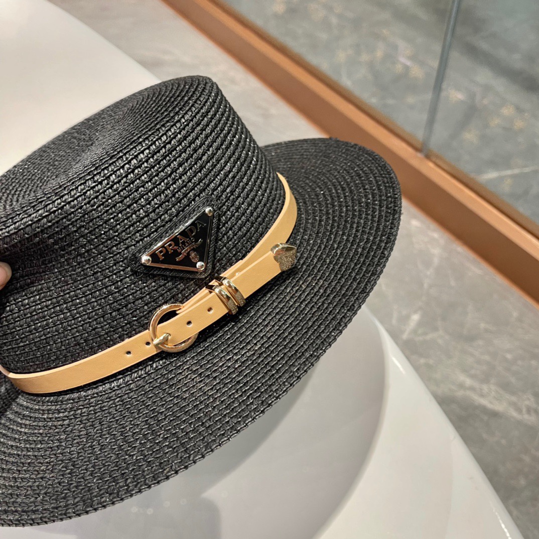  【PRADA普拉达】的新款草编遮阳草帽盆帽🤩沙滩风，简约大方，百搭单品～出街首选，新款帽型超美腻，新品