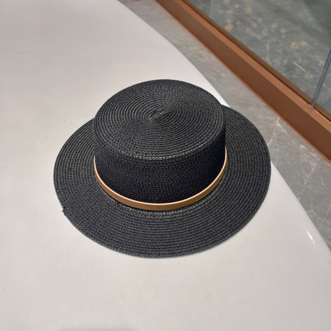  【PRADA普拉达】的新款草编遮阳草帽盆帽🤩沙滩风，简约大方，百搭单品～出街首选，新款帽型超美腻，新品