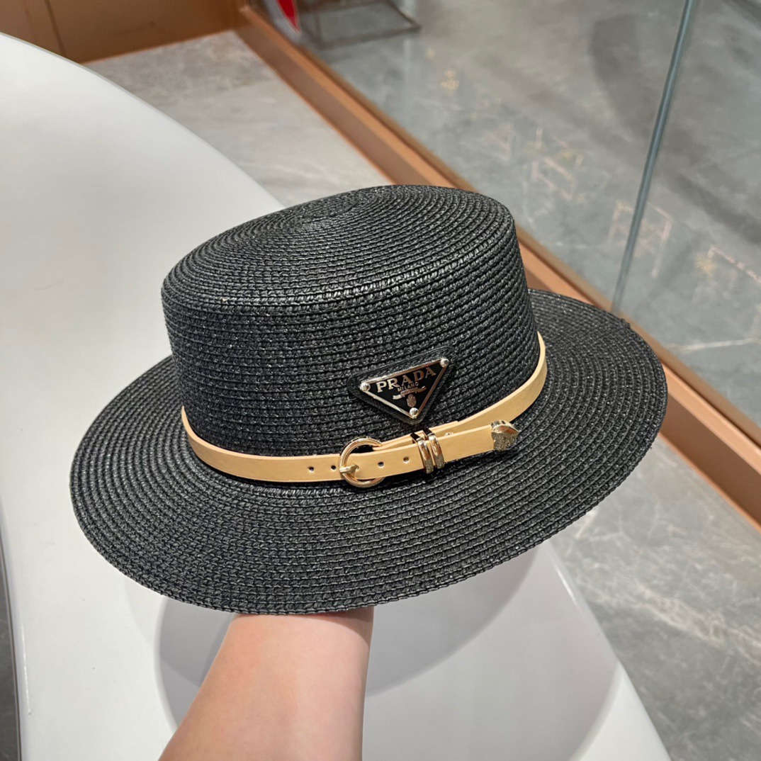  【PRADA普拉达】的新款草编遮阳草帽盆帽🤩沙滩风，简约大方，百搭单品～出街首选，新款帽型超美腻，新品