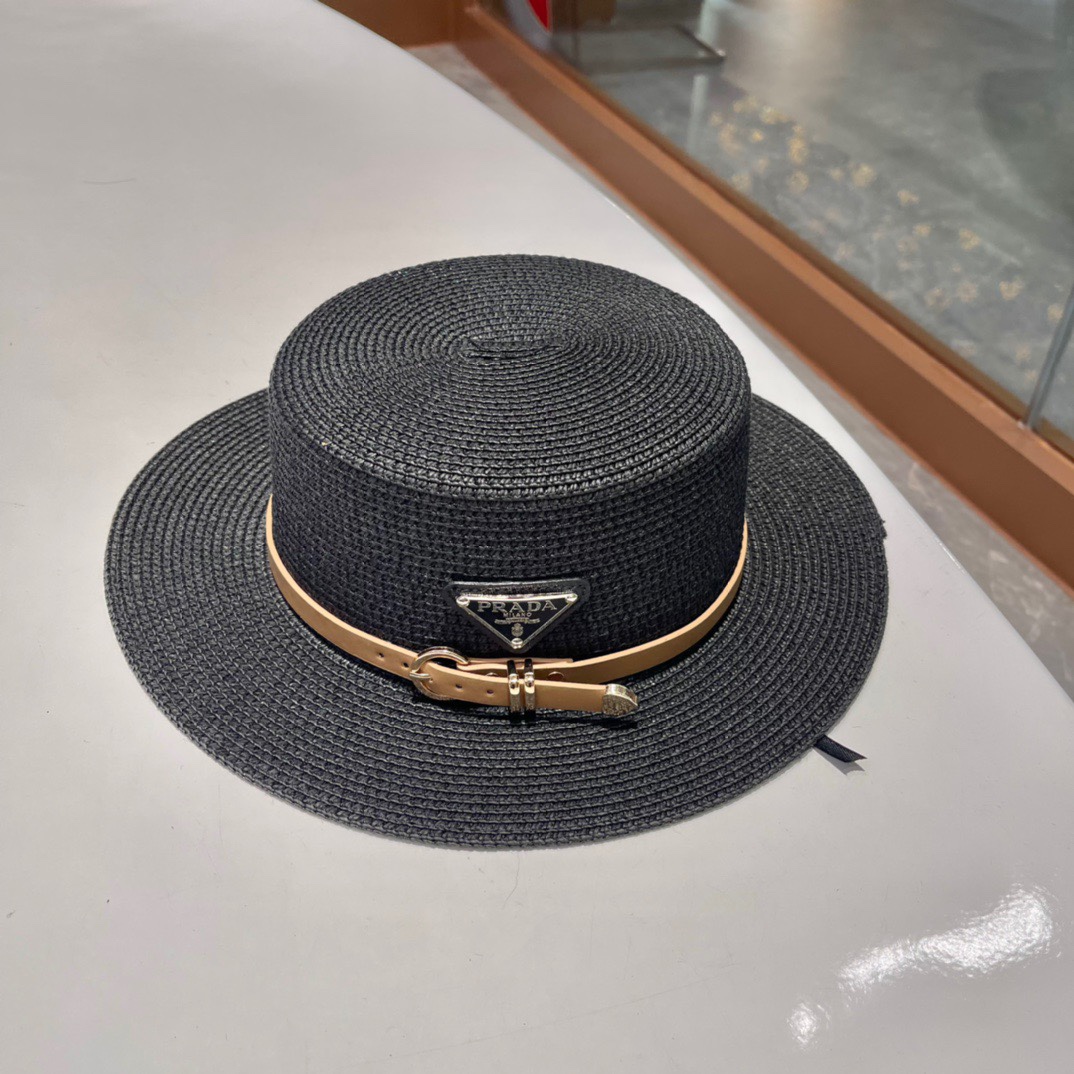 【PRADA普拉达】的新款草编遮阳草帽盆帽🤩沙滩风，简约大方，百搭单品～出街首选，新款帽型超美腻，新品