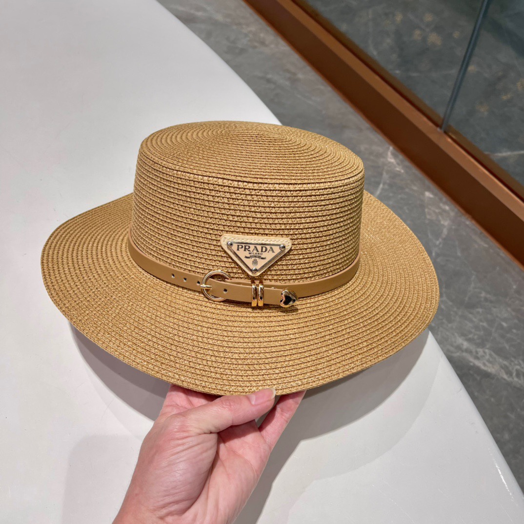  【PRADA普拉达】的新款草编遮阳草帽盆帽🤩沙滩风，简约大方，百搭单品～出街首选，新款帽型超美腻，新品