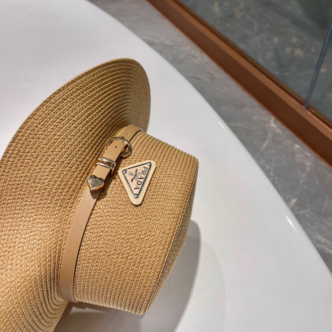  【PRADA普拉达】的新款草编遮阳草帽盆帽🤩沙滩风，简约大方，百搭单品～出街首选，新款帽型超美腻，新品