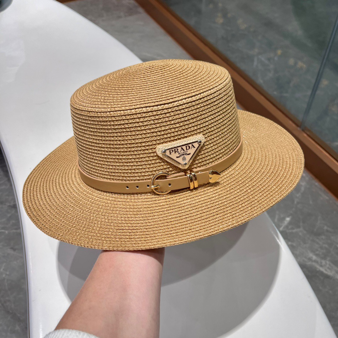  【PRADA普拉达】的新款草编遮阳草帽盆帽🤩沙滩风，简约大方，百搭单品～出街首选，新款帽型超美腻，新品