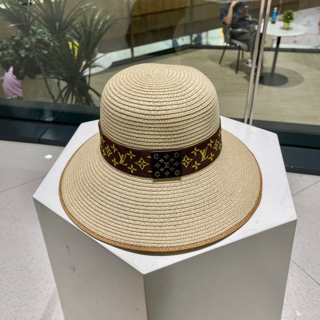  新款LV 草编经典爆款盆帽草帽礼帽🤩简约大方，百搭单品～出街首选，新款帽型超美腻