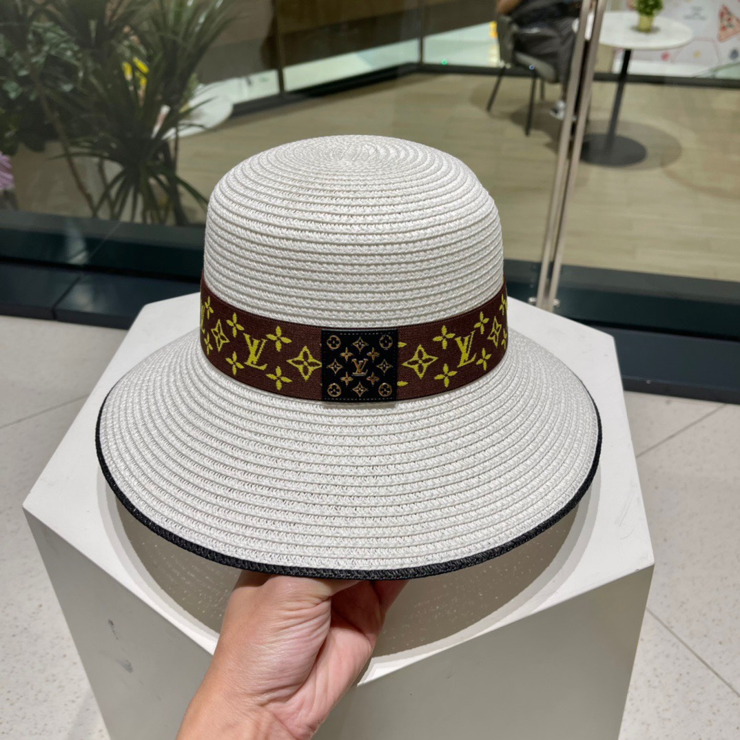  新款LV 草编经典爆款盆帽草帽礼帽🤩简约大方，百搭单品～出街首选，新款帽型超美腻