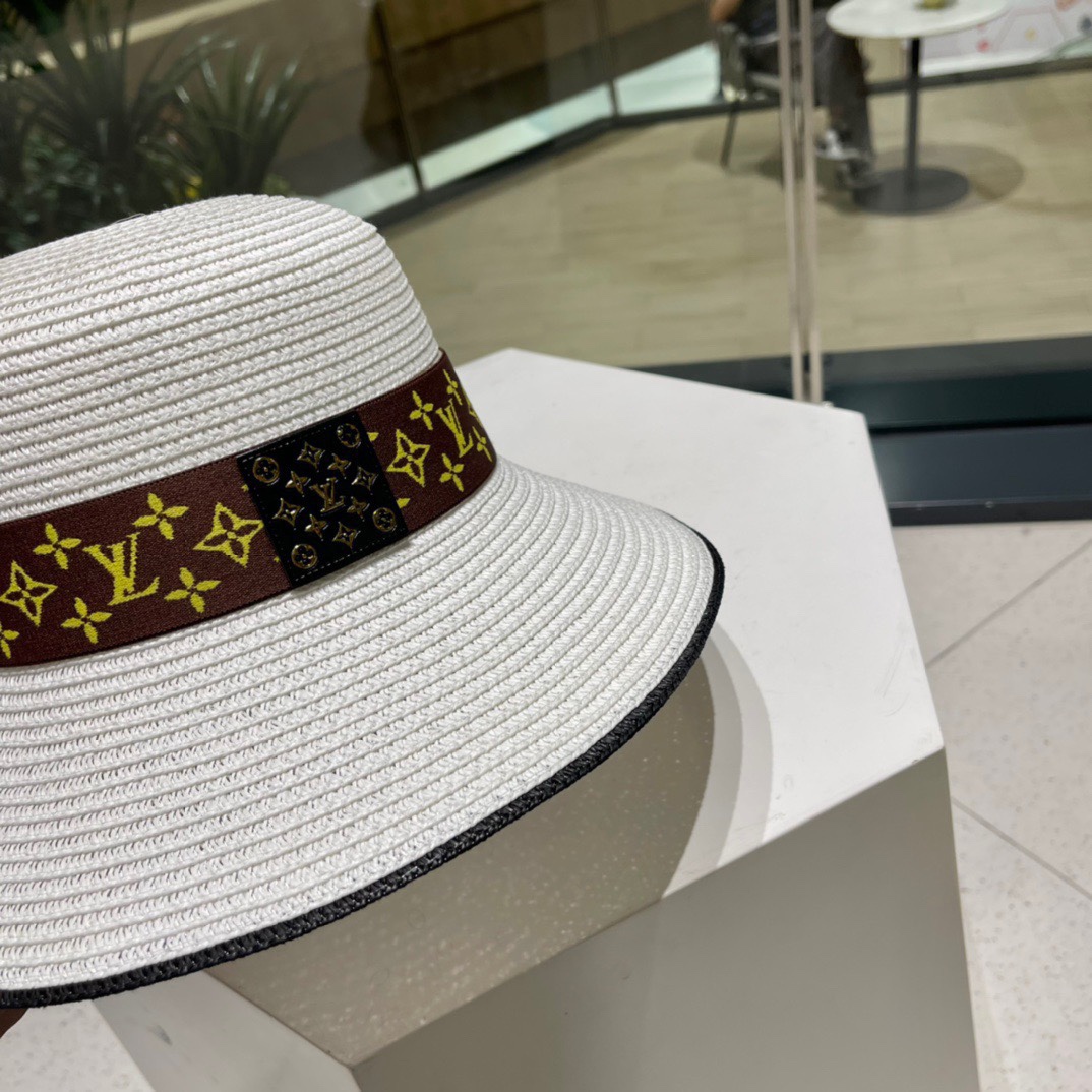  新款LV 草编经典爆款盆帽草帽礼帽🤩简约大方，百搭单品～出街首选，新款帽型超美腻