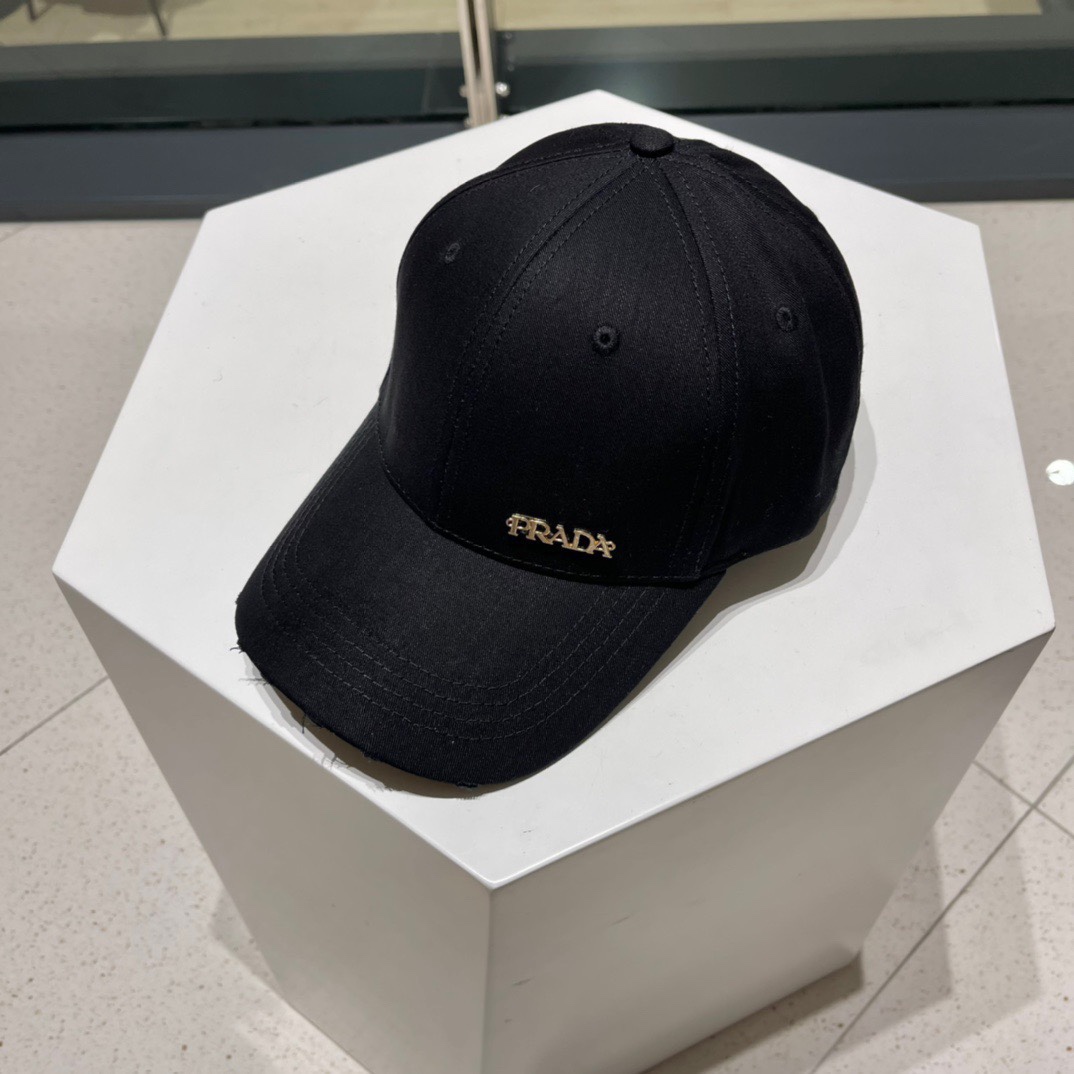  PRADA 普拉达 新品棒球帽 代购版本！时尚潮流，高端做工！非一般的品质，细节看实拍哦