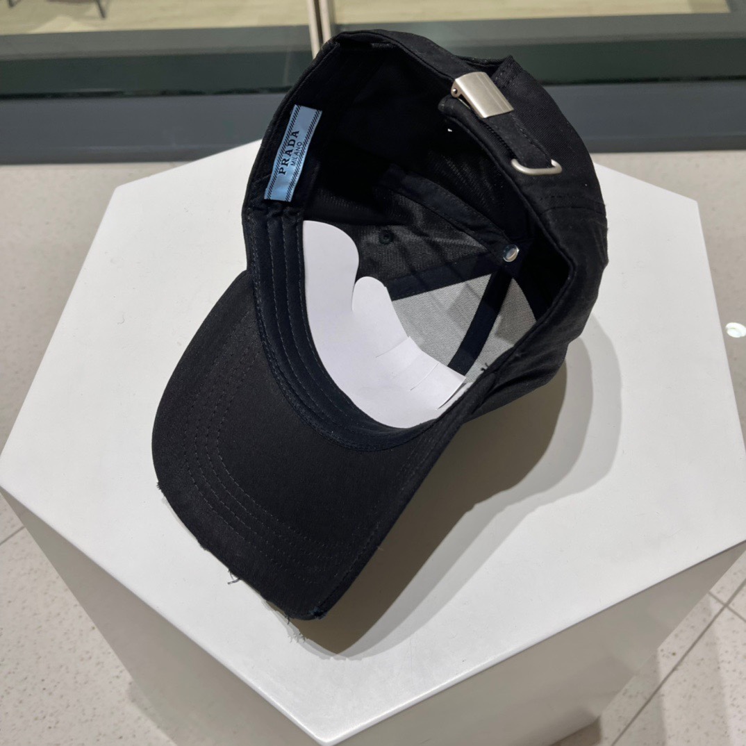  PRADA 普拉达 新品棒球帽 代购版本！时尚潮流，高端做工！非一般的品质，细节看实拍哦