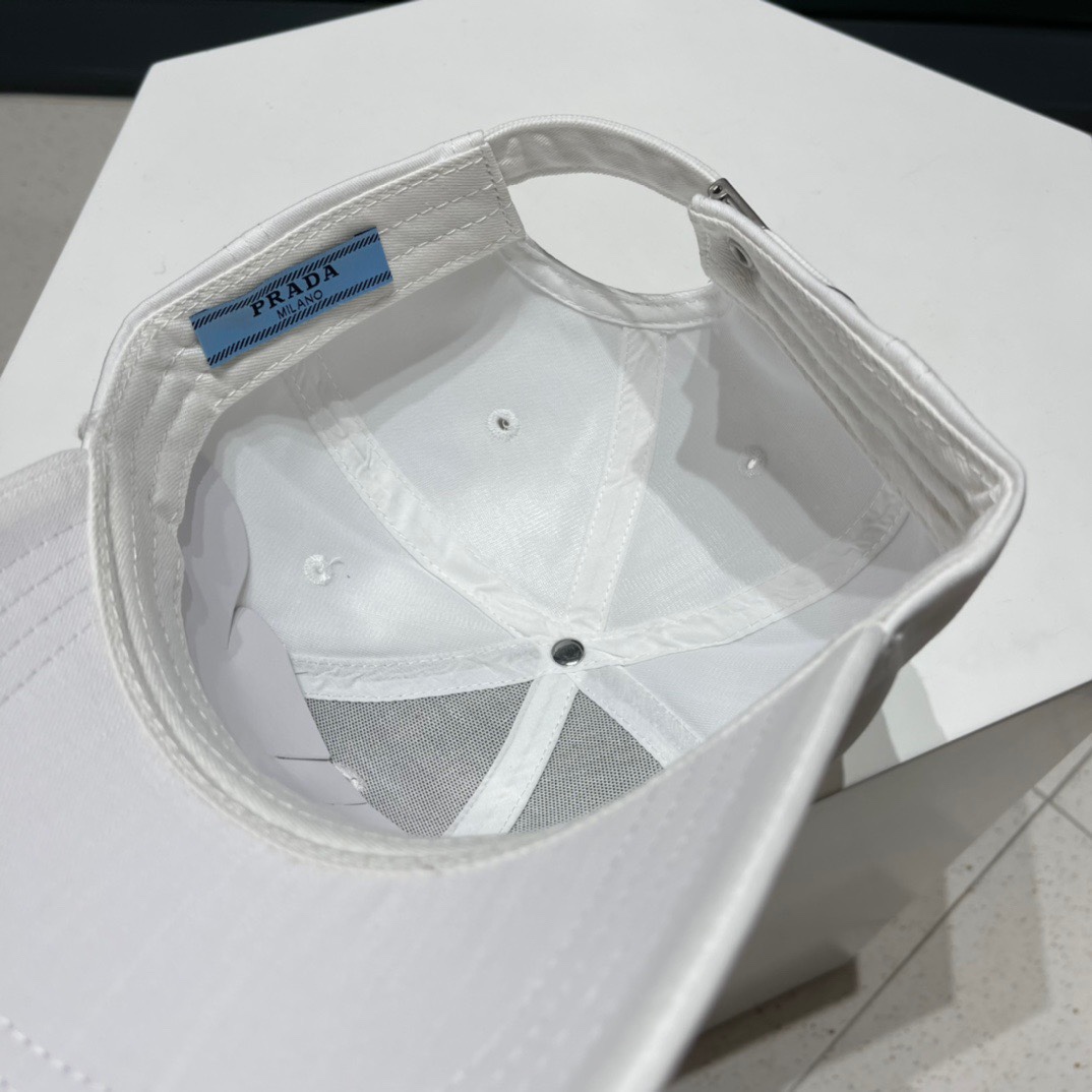  PRADA 普拉达 新品棒球帽 代购版本！时尚潮流，高端做工！非一般的品质，细节看实拍哦