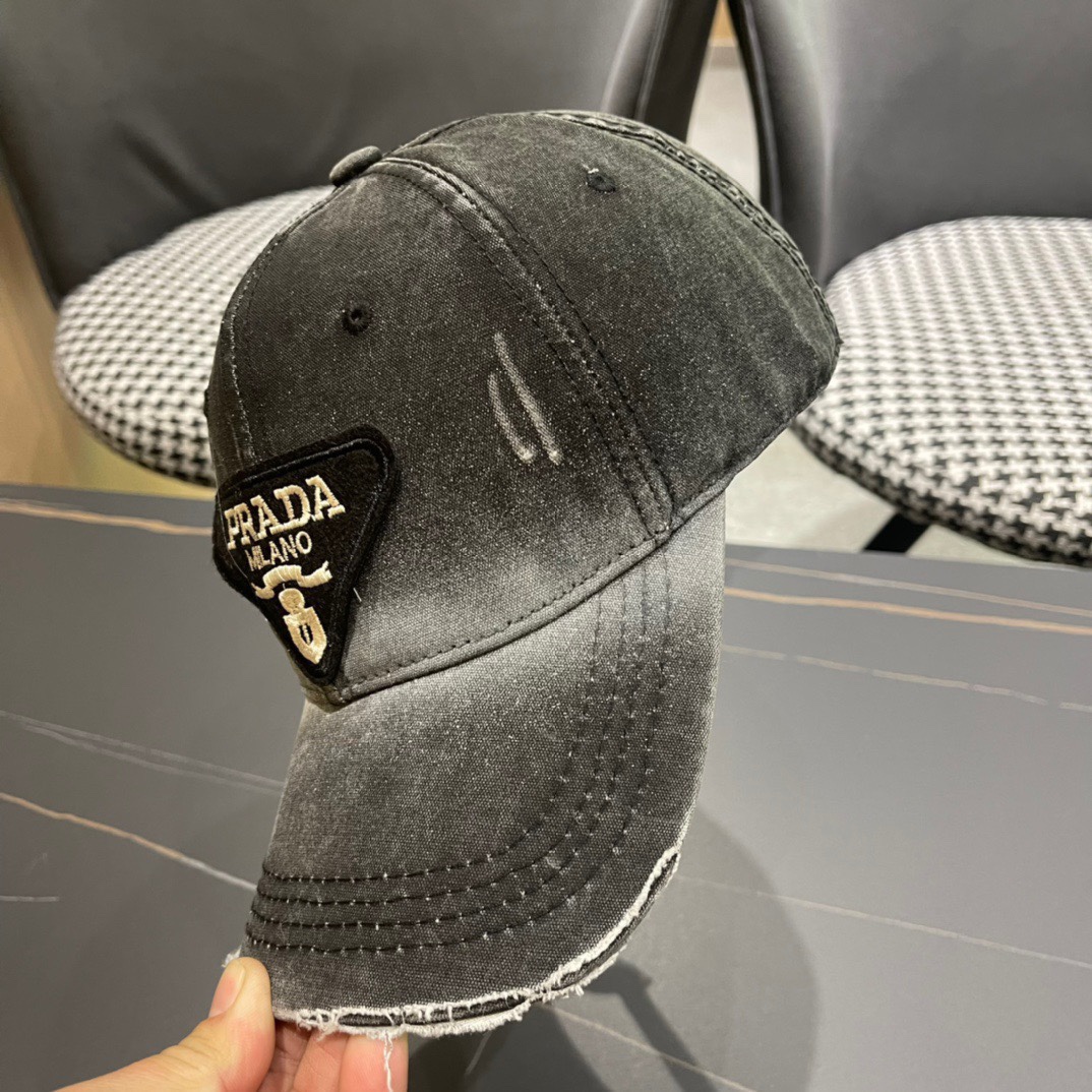  普拉达Prada 新款经典三角标棒球帽日常刚需 颜色完美 帽型正点 简直谁戴都好看🧐质量超赞👍