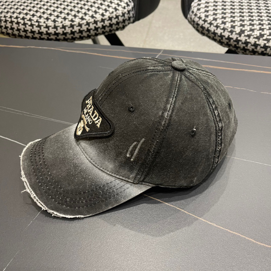  普拉达Prada 新款经典三角标棒球帽日常刚需 颜色完美 帽型正点 简直谁戴都好看🧐质量超赞👍