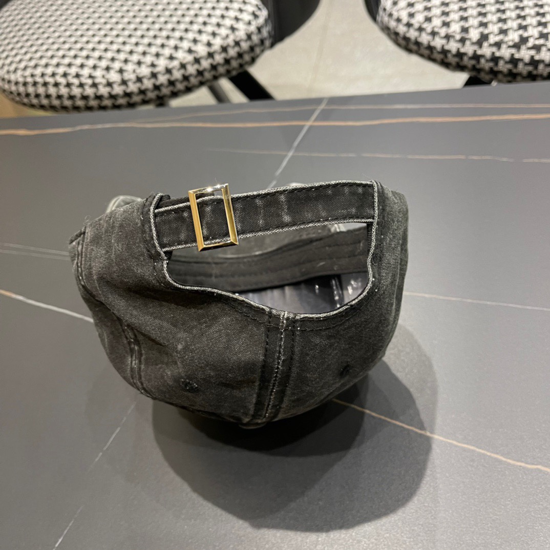  普拉达Prada 新款经典三角标棒球帽日常刚需 颜色完美 帽型正点 简直谁戴都好看🧐质量超赞👍