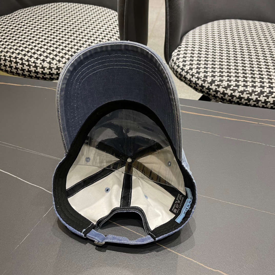  普拉达Prada 新款经典三角标棒球帽日常刚需 颜色完美 帽型正点 简直谁戴都好看🧐质量超赞👍