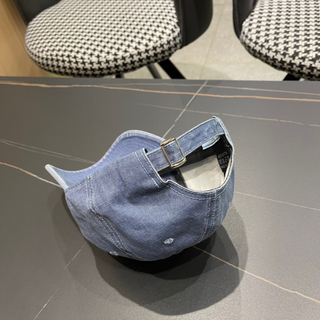  普拉达Prada 新款经典三角标棒球帽日常刚需 颜色完美 帽型正点 简直谁戴都好看🧐质量超赞👍