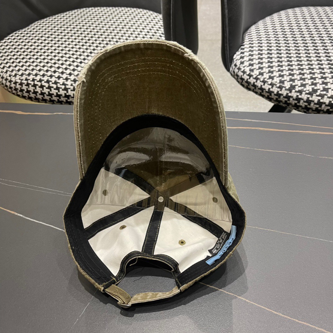  普拉达Prada 新款经典三角标棒球帽日常刚需 颜色完美 帽型正点 简直谁戴都好看🧐质量超赞👍