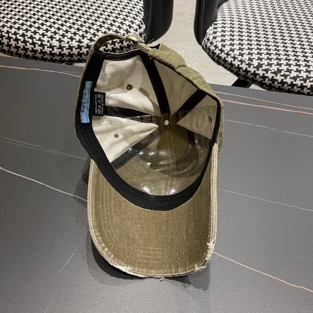  普拉达Prada 新款经典三角标棒球帽日常刚需 颜色完美 帽型正点 简直谁戴都好看🧐质量超赞👍