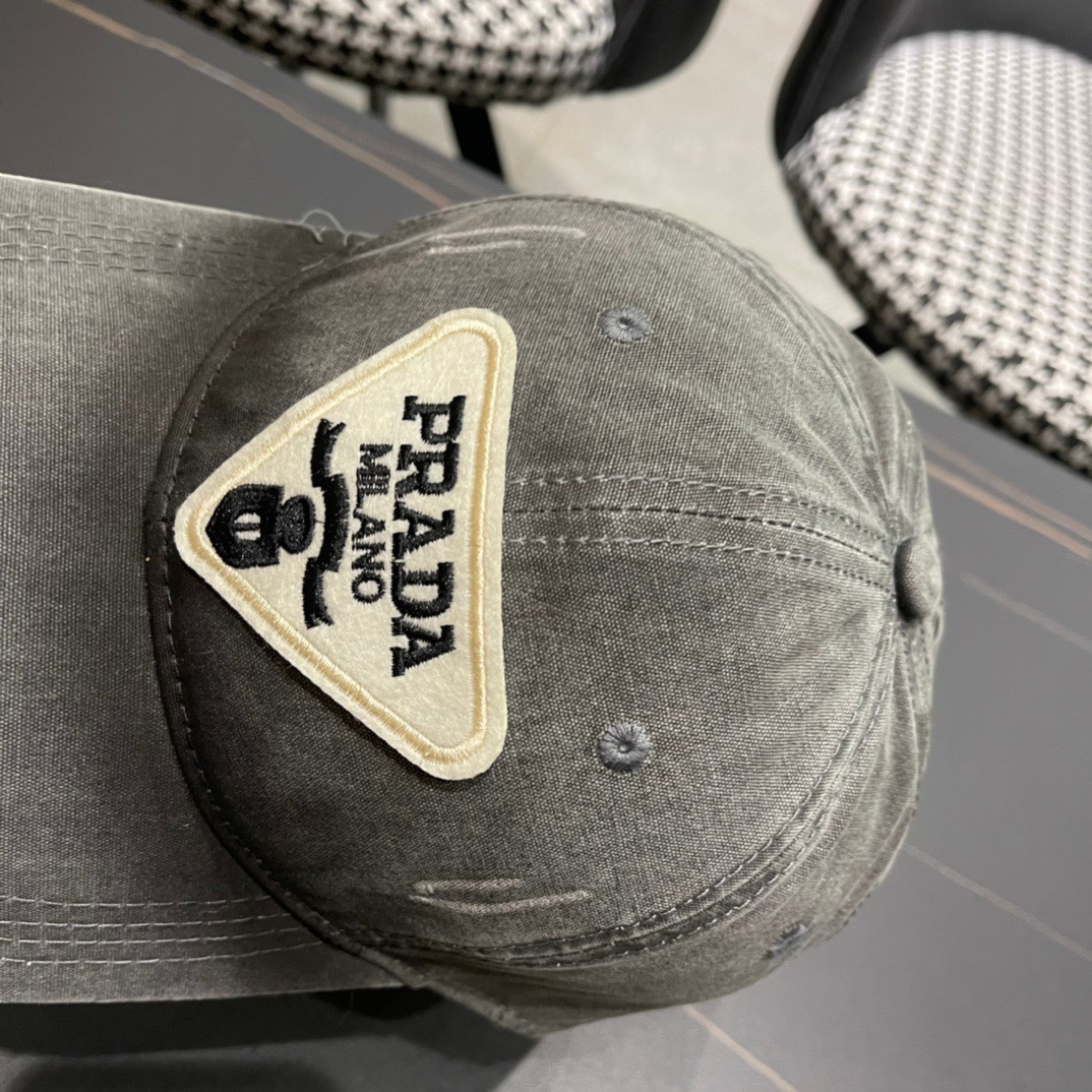  普拉达Prada 新款经典三角标棒球帽日常刚需 颜色完美 帽型正点 简直谁戴都好看🧐质量超赞👍